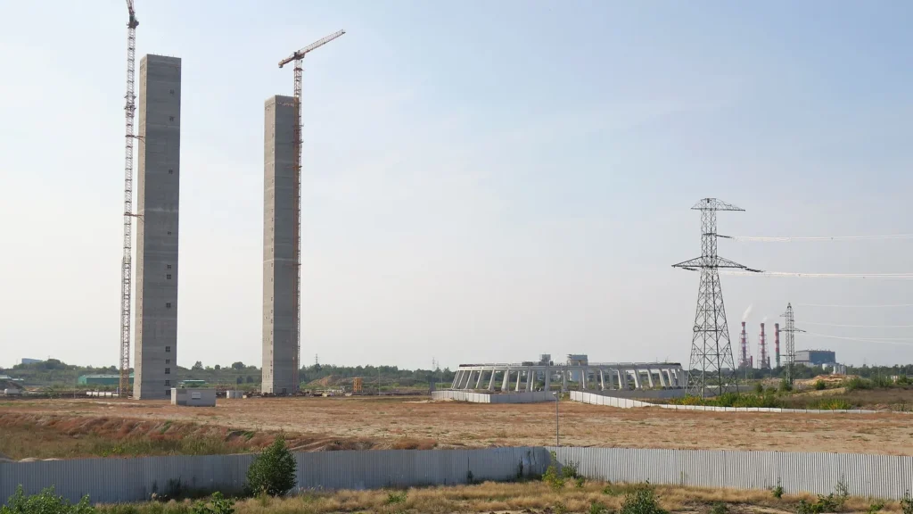 Plac budowy elektrowni Ostrołęka C we wrześniu 2020 roku