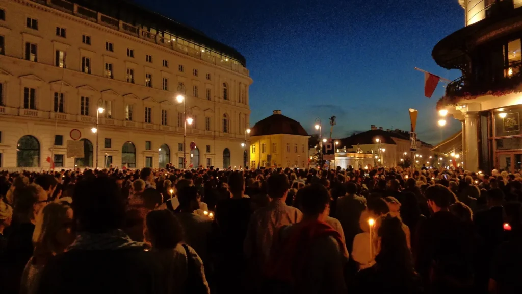 Protest w obronie sądów pod Pałacem Prezydenckim w Warszawie w 2017 roku